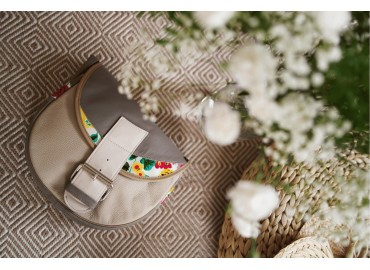 Torebka na komunię i chrzciny – jak stworzyć elegancką stylizację dla gościa